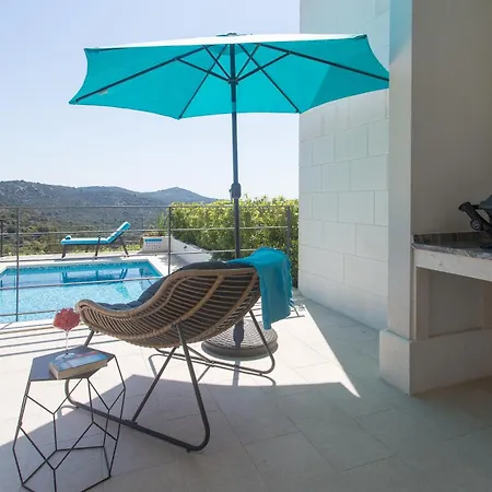 View Collection Villa Vinisce