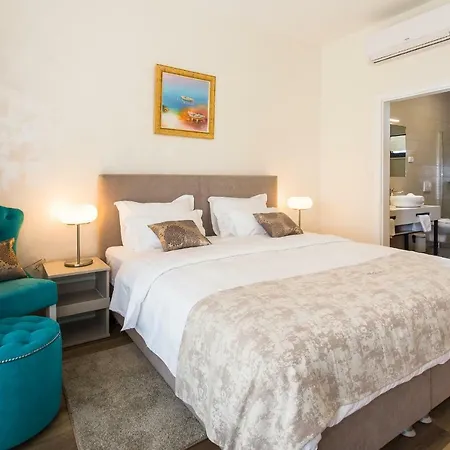 Villa View Collection *